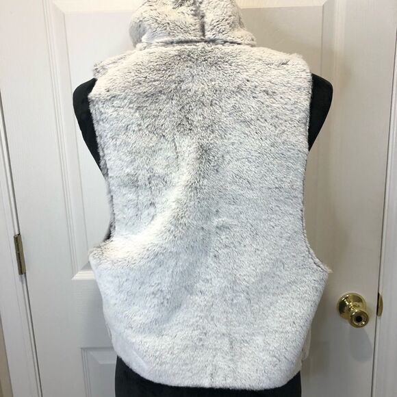 Tart faux fur gray vest size small - Picture 6 of 9